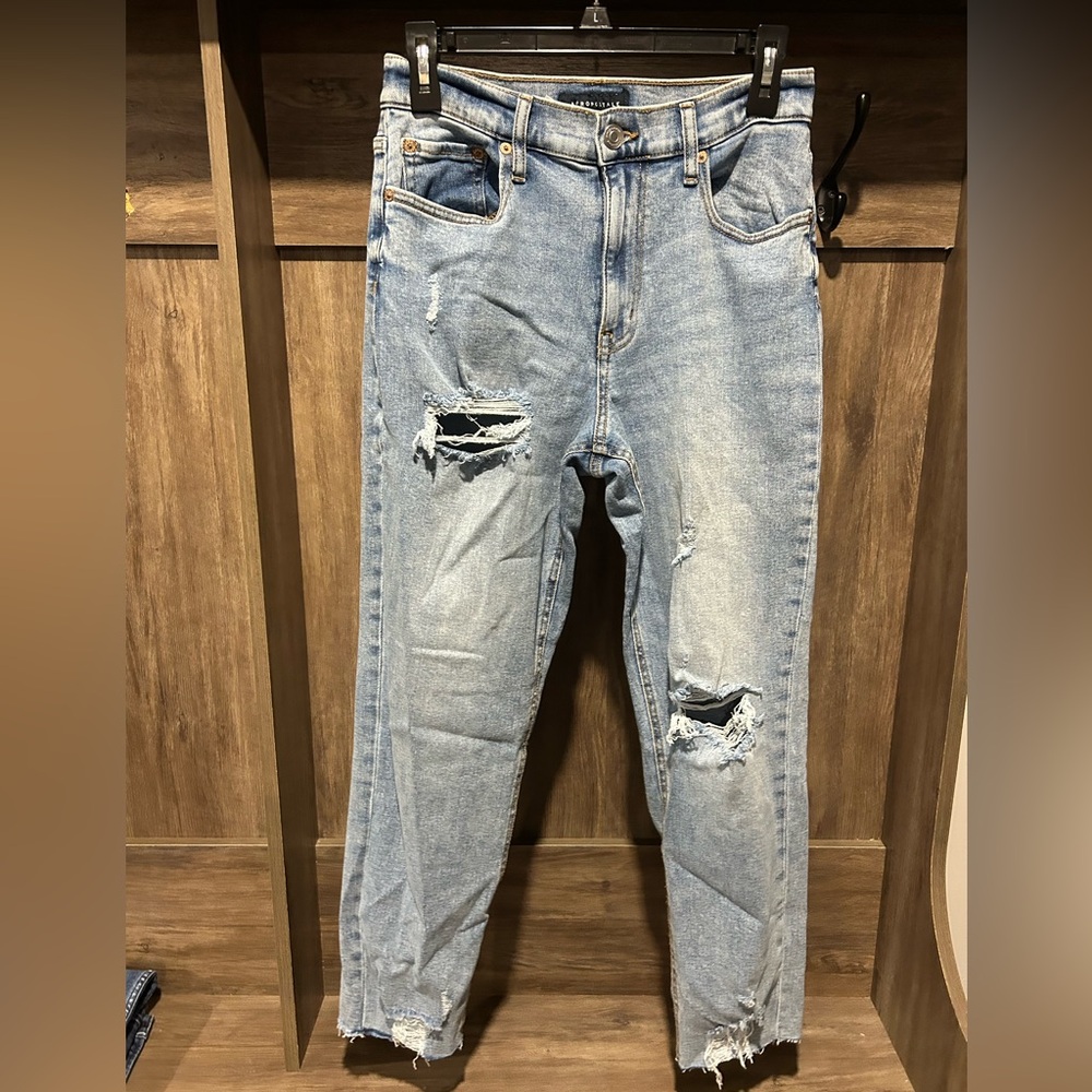 Size 6 Regular Length Aeropostal Curvy Mom Ripped Jean